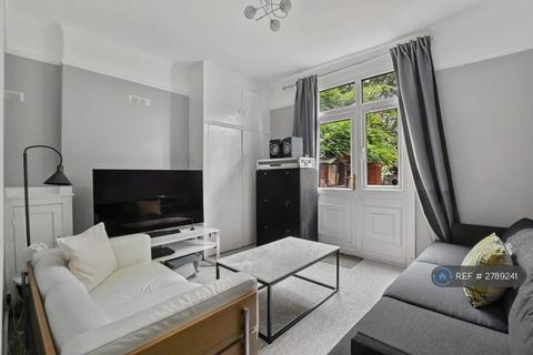 1 bedroom in a flat share to rent, Holland Road, London, NW10