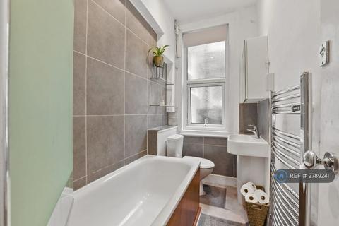 1 bedroom in a flat share to rent, Holland Road, London, NW10