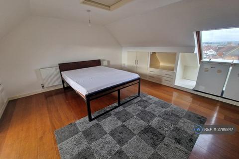 Studio to rent, Axholme Avenue, Edgware, HA8