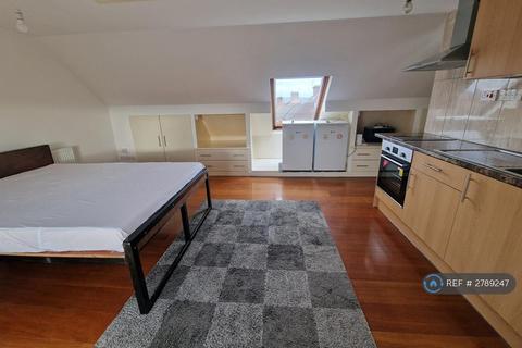 Studio to rent, Axholme Avenue, Edgware, HA8