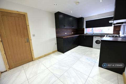 3 bedroom terraced house to rent, St Johns Close, Leeds, LS6
