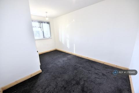 3 bedroom terraced house to rent, St Johns Close, Leeds, LS6