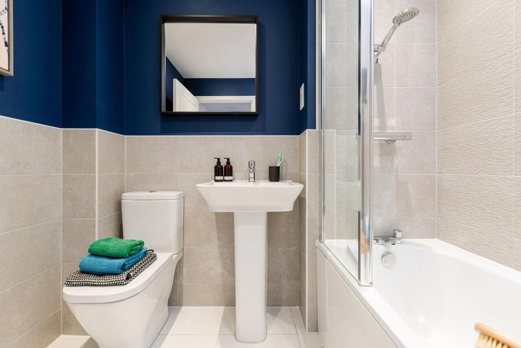 Energy efficient main bathroom