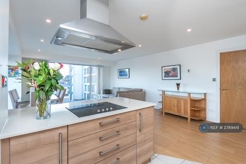 2 bedroom flat to rent, Cornell Square, London, SW8