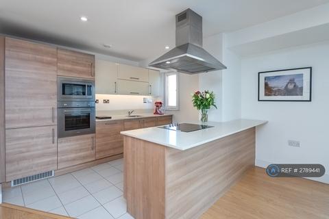 2 bedroom flat to rent, Cornell Square, London, SW8