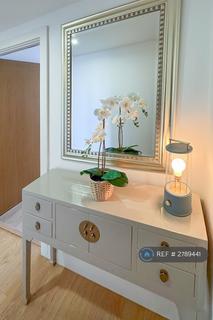 2 bedroom flat to rent, Cornell Square, London, SW8