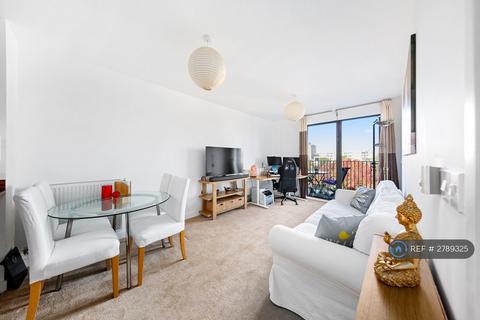 1 bedroom flat to rent, Martineau Square, London, E1
