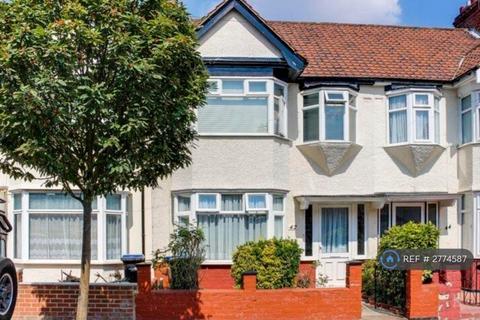 3 bedroom terraced house to rent, Causeyware Road, London, N9