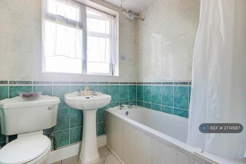 3 bedroom terraced house to rent, Causeyware Road, London, N9