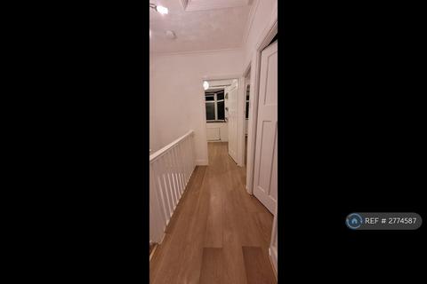 3 bedroom terraced house to rent, Causeyware Road, London, N9