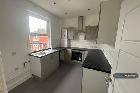 2 bedroom flat to rent, Reddish, Stockport, SK5