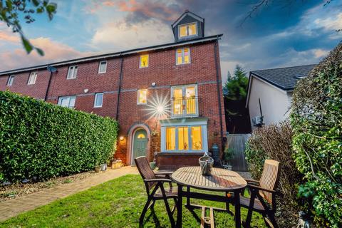 5 bedroom end of terrace house for sale, West Timperley, Altrincham WA14