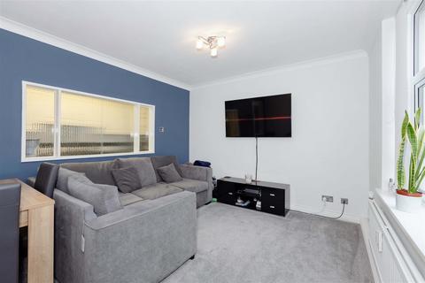 1 bedroom flat for sale, Grand Avenue, Worthing