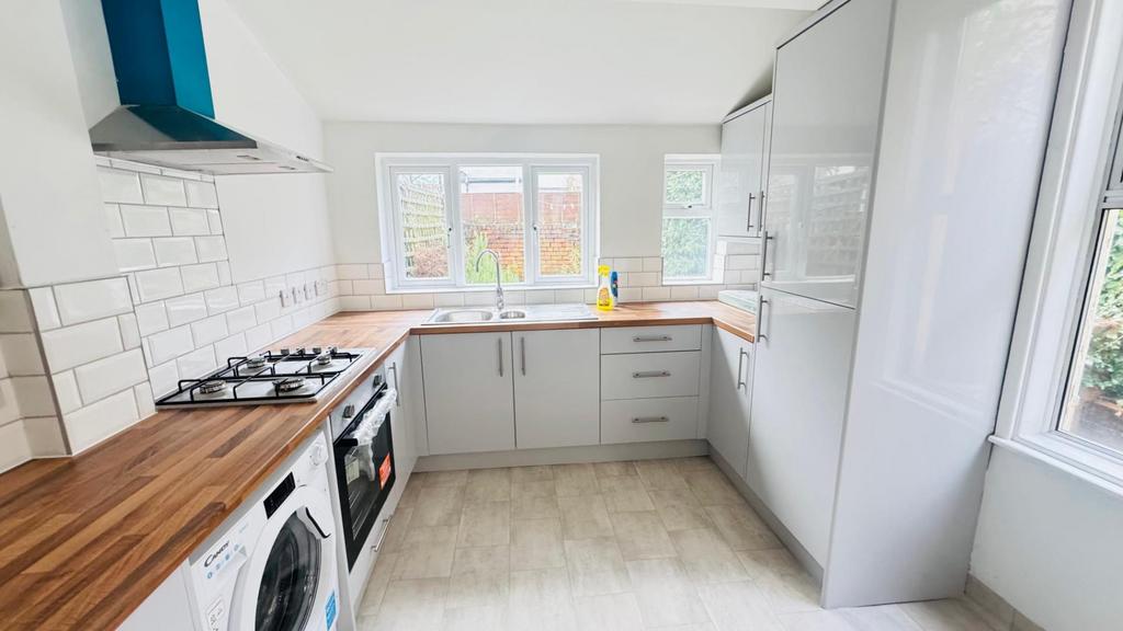 Kitchen 1.jpeg
