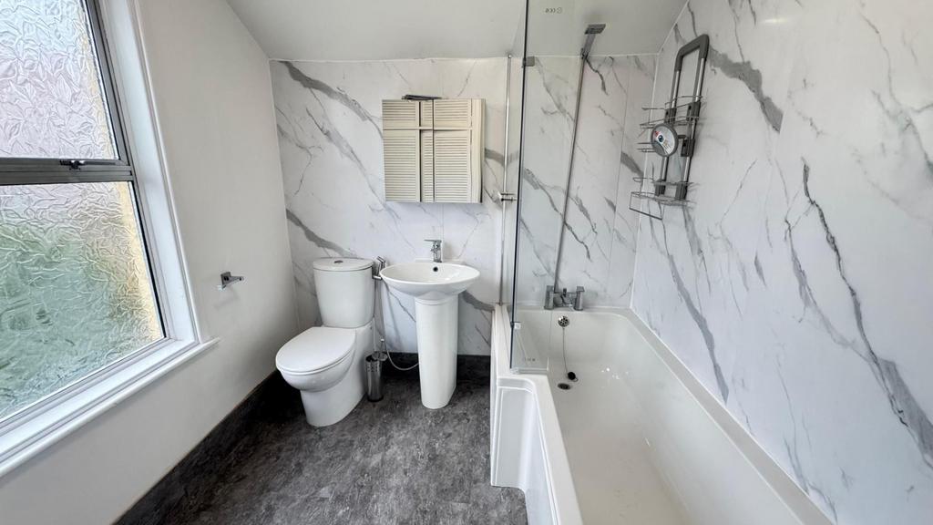 Bathroom 2.2.jpeg