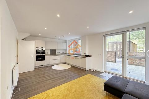 3 bedroom flat to rent, Dickinson Court, Whelan Road, London W3