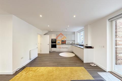 3 bedroom flat to rent, Dickinson Court, Whelan Road, London W3