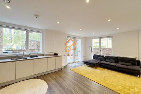3 bedroom flat to rent, Dickinson Court, Whelan Road, London W3