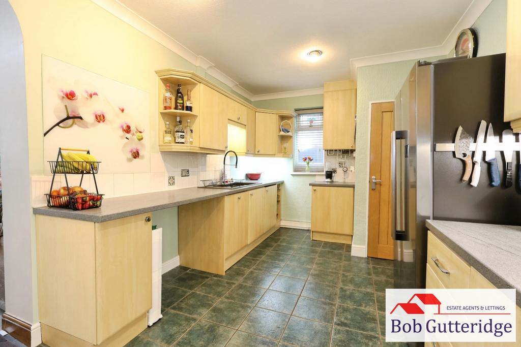 Open plan fitted kitchen / breakfast room
