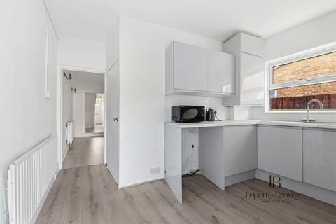 2 bedroom apartment to rent, Drayton Road, NW10