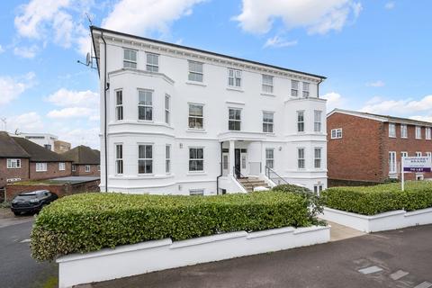 2 bedroom flat to rent, Avenue Elmers, Surbiton KT6