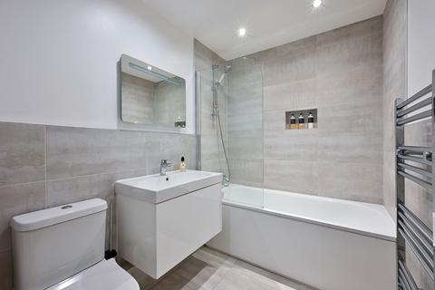 2 bedroom flat to rent, Avenue Elmers, Surbiton KT6