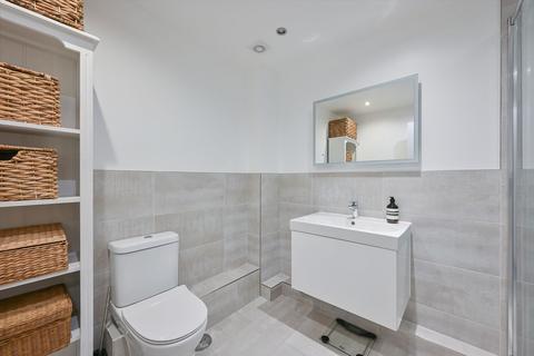 2 bedroom flat to rent, Avenue Elmers, Surbiton KT6