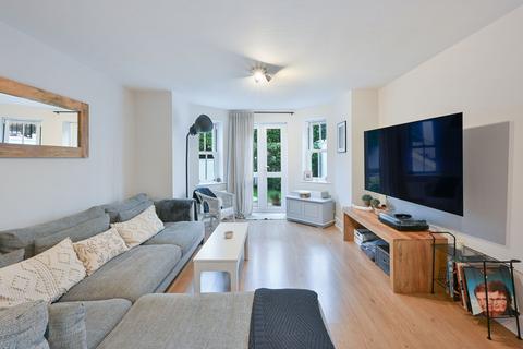2 bedroom flat to rent, Avenue Elmers, Surbiton KT6