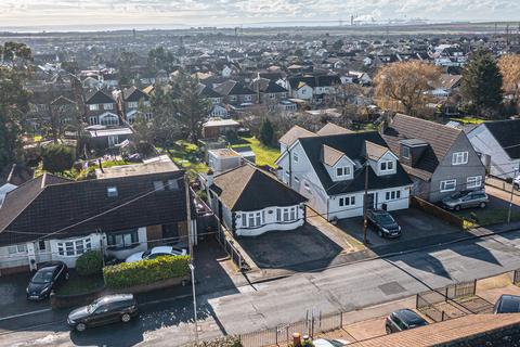 2 bedroom detached bungalow for sale, Clifton Avenue, Benfleet, SS7