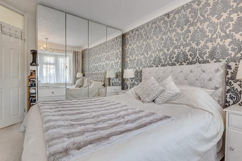 2 bedroom detached bungalow for sale, Clifton Avenue, Benfleet, SS7