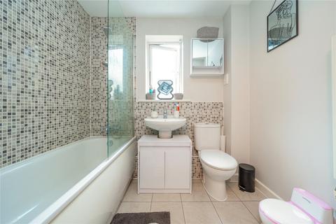 1 bedroom flat for sale, Harrow Close, Addlestone KT15