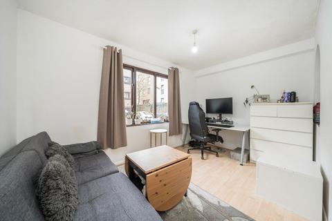 Transom Square, London E14