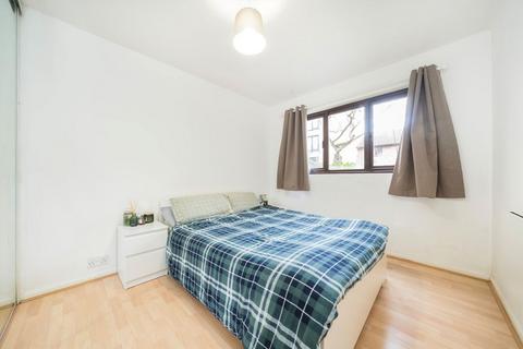 1 bedroom flat to rent, Transom Square, London E14