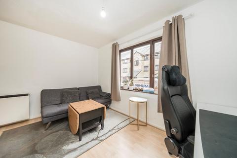 1 bedroom flat to rent, Transom Square, London E14