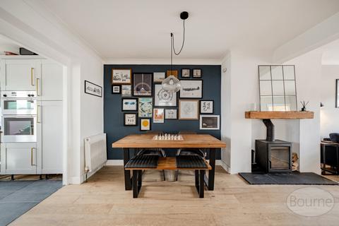 2 bedroom semi-detached house for sale, Burwood Close, Hersham, Walton-on-Thames, Surrey, KT12