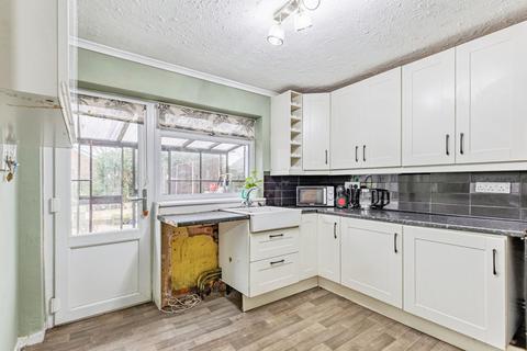 3 bedroom semi-detached house for sale, Fairoaks Drive, Wellingborough, NN9