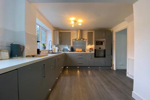 4 bedroom detached house for sale, College Fields, Stone