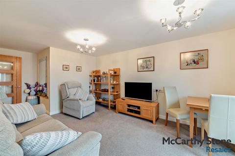 1 bedroom apartment for sale, Emma Court, Southern Road, Basingstoke, RG21 7QF