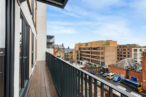 2 bedroom apartment for sale, Sutton Court Road, Sutton