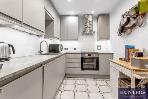 2 bedroom apartment for sale, Chatsworth Court, Willesden Green, London, NW2