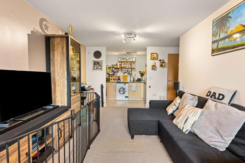 2 bedroom flat for sale, Commonwealth Drive, Crawley RH10