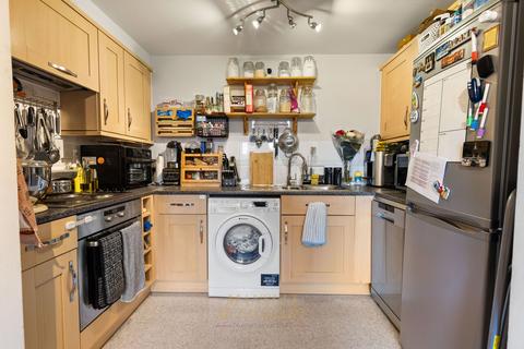 2 bedroom flat for sale, Commonwealth Drive, Crawley RH10
