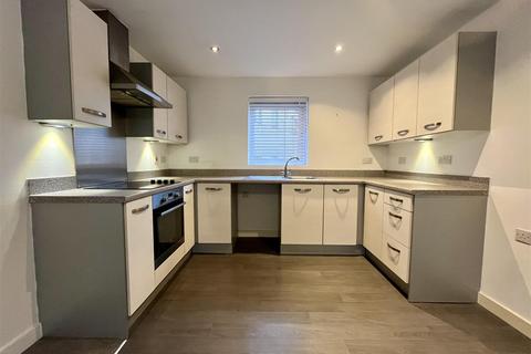 2 bedroom apartment to rent, Columbia Crescent, Wolverhampton