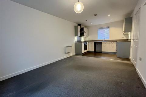 2 bedroom apartment to rent, Columbia Crescent, Wolverhampton