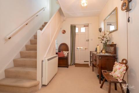 4 bedroom detached house for sale, Undercliff Drive, Niton