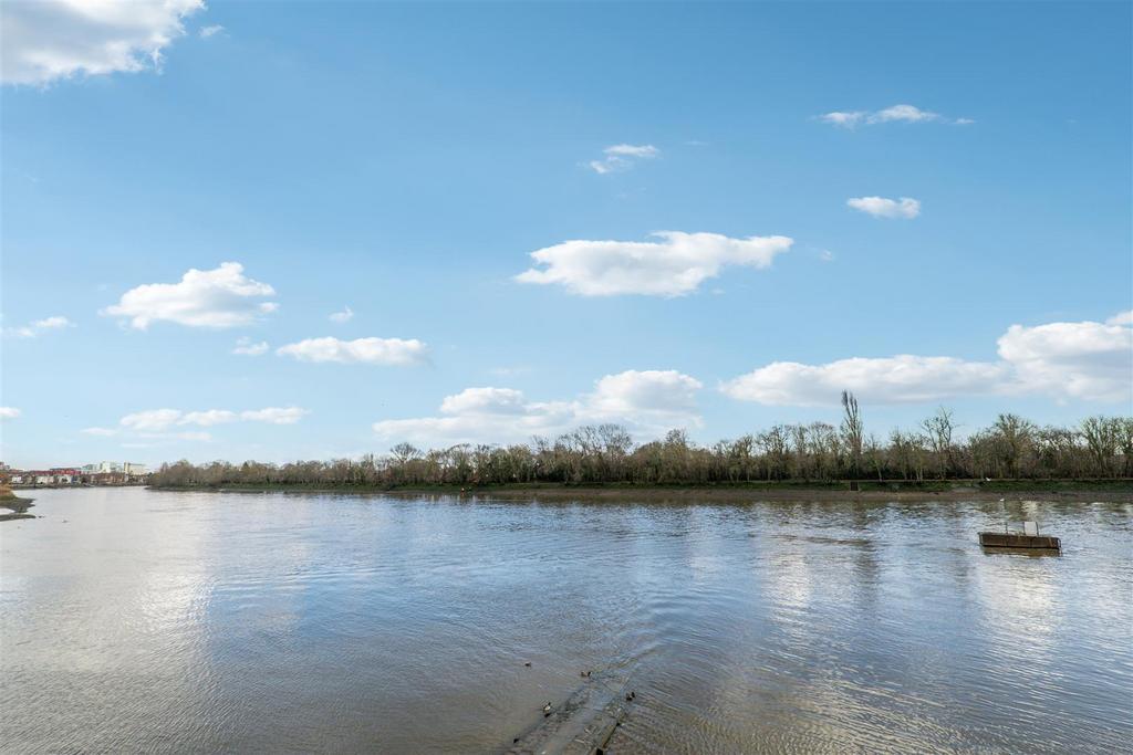 FOR SALE - Eyot Green, W4