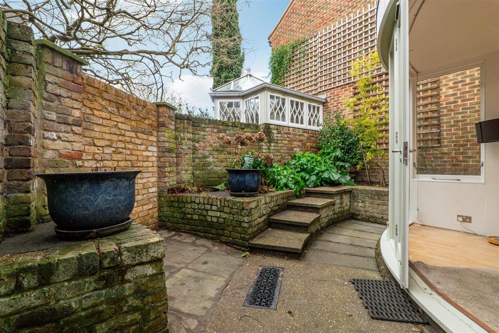 FOR SALE - Eyot Green, W4