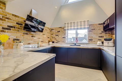 2 bedroom apartment for sale, Elm Road, Leigh-on-sea, SS9