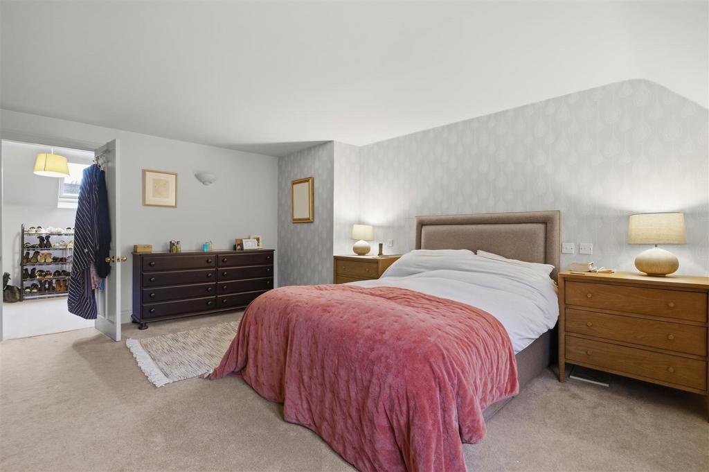 Master Bedroom/En-Suite/Walk in Wardrobe