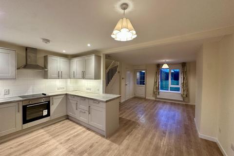 3 bedroom terraced house to rent, Causeway Close, Chippenham